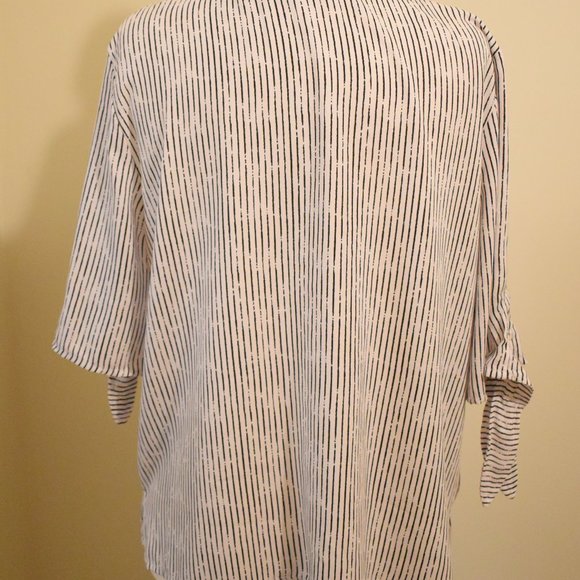 Knot Cuff button, Blouse, from Apt. 9 size M, - Picture 4 of 6